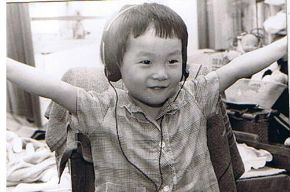 小圆桌跟着我们搬了3次家都不舍得扔凯发k8国际家庭相册㉓｜我家的这张(图2)