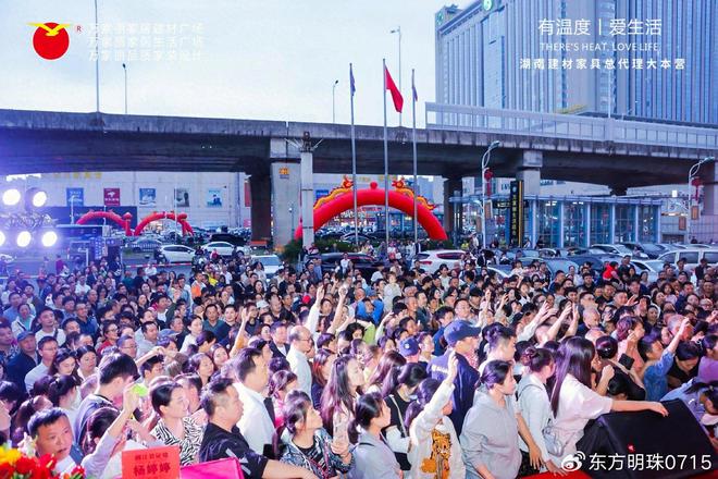 舒适哲学：客厅里的惬意时光AG凯发K8国际左右家居的(图2)